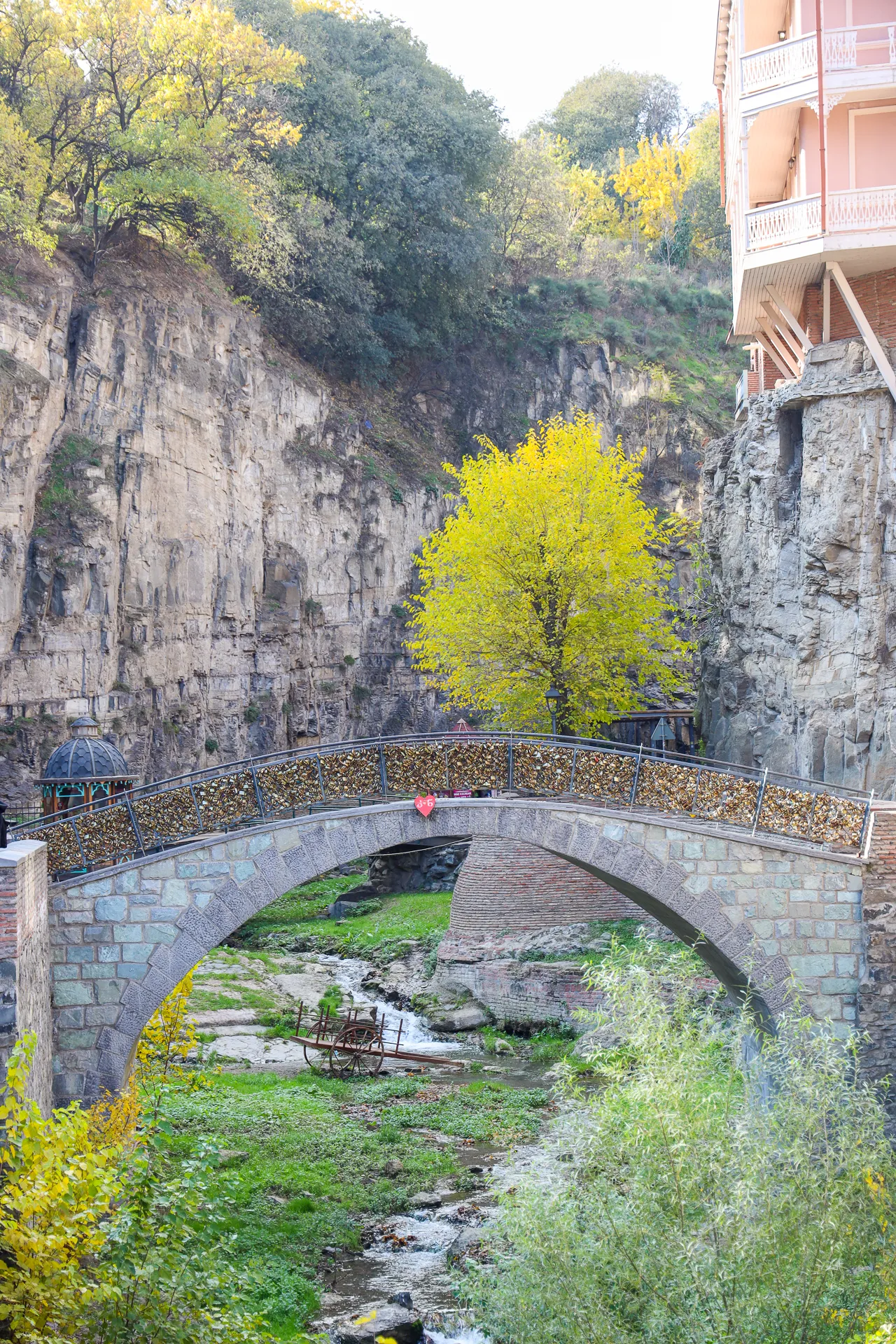 Stadsmiljö i Tbilisi, Georgien – bild 4